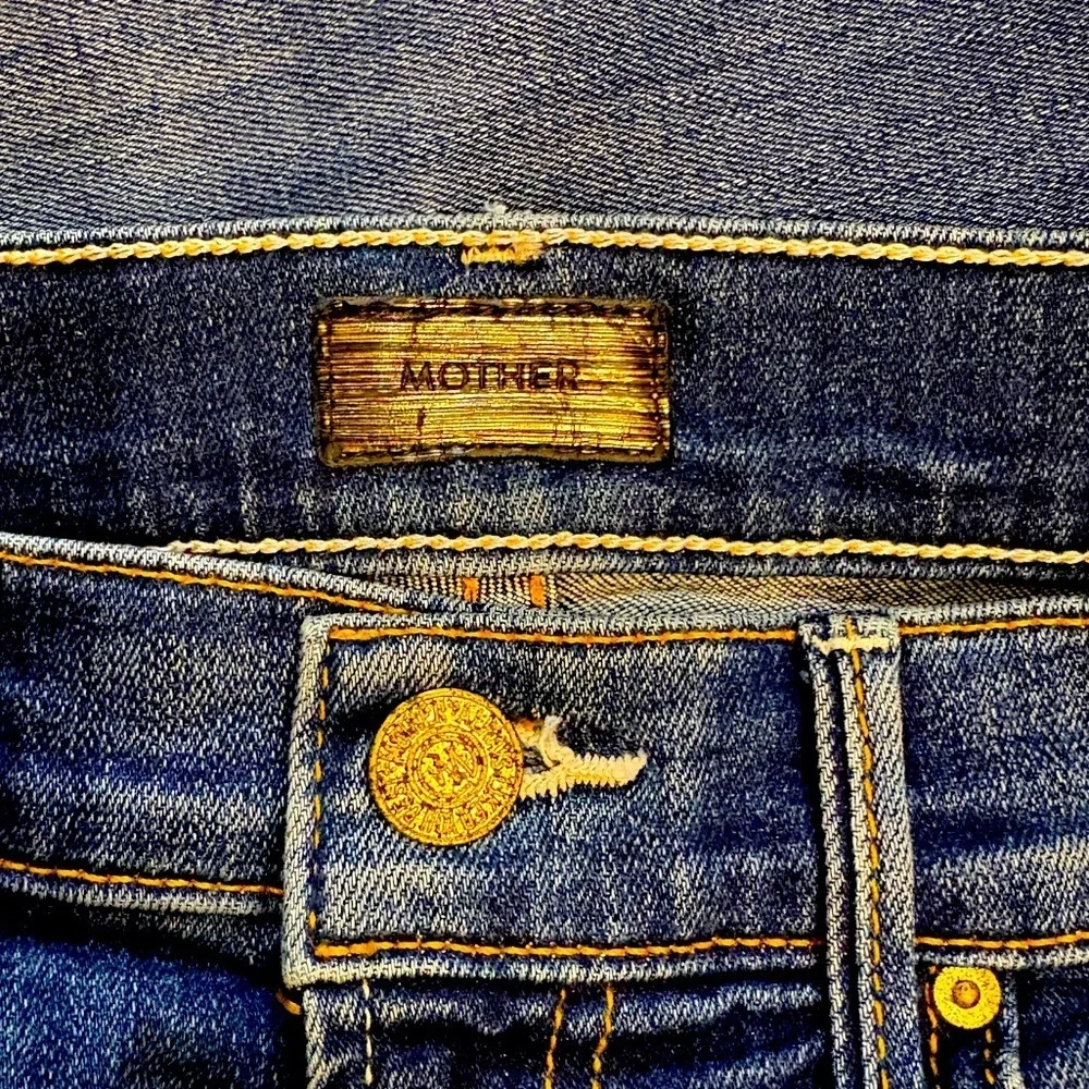MOTHER The Insider Crop Step Fray in Not Rough Enough Medium Blue Wash Size 26